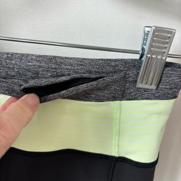 Lululemon leggings with Ruching Detail Size 4 - Picture 5 of 9
